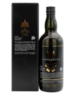 Yamazakura Blended-flaske med rødlig etikett og kirsebærblomst